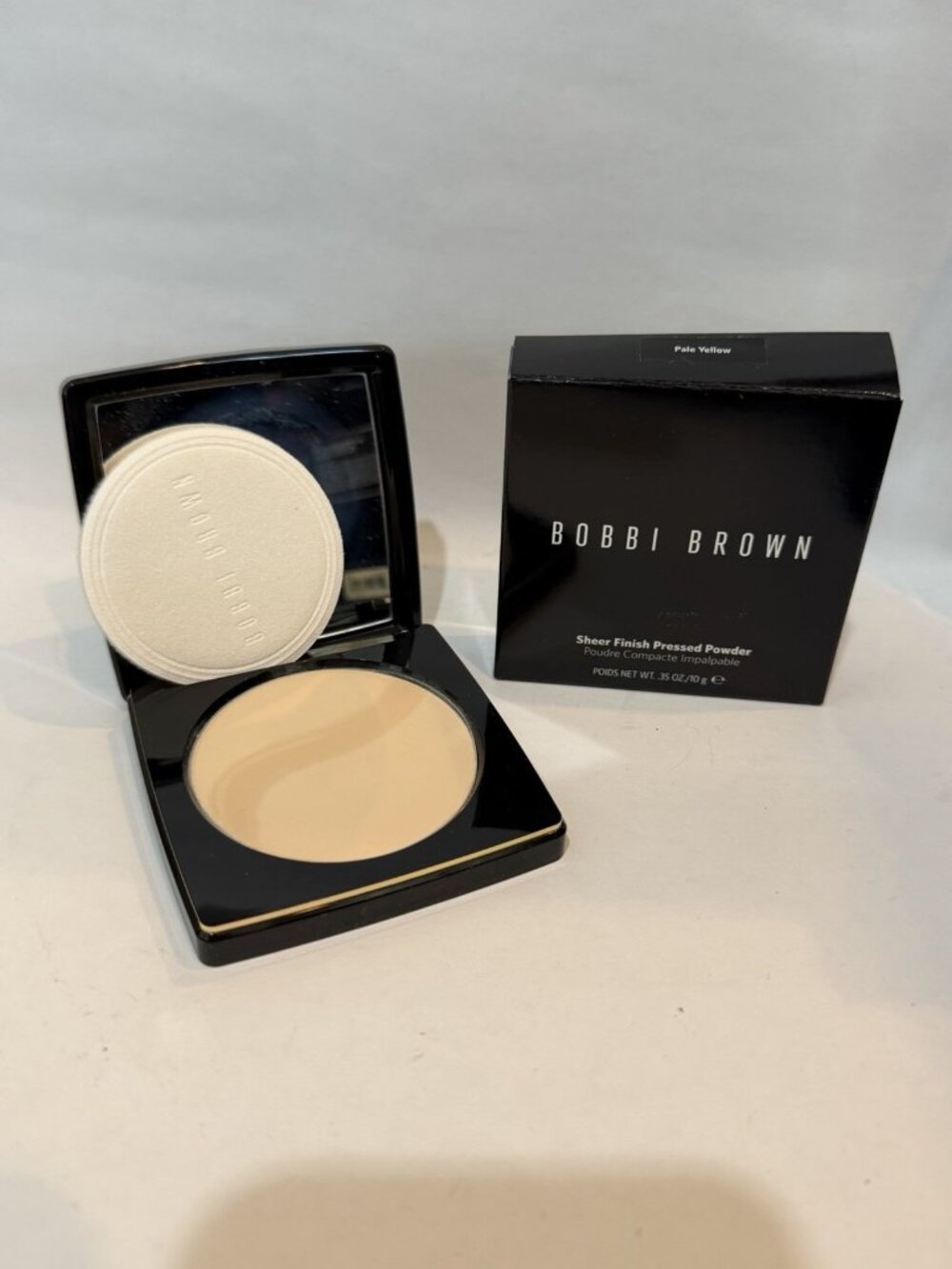 Bobbi Brown Sheer Finish Pressed Setting Powder Pale yellow New W/ Box